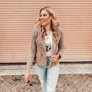 Meet your Posher, Halle!